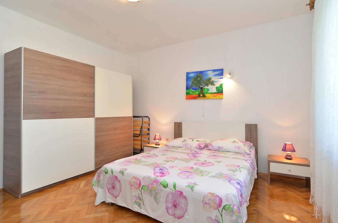Apartments Gracijano 1724 Liznjan Exterior photo